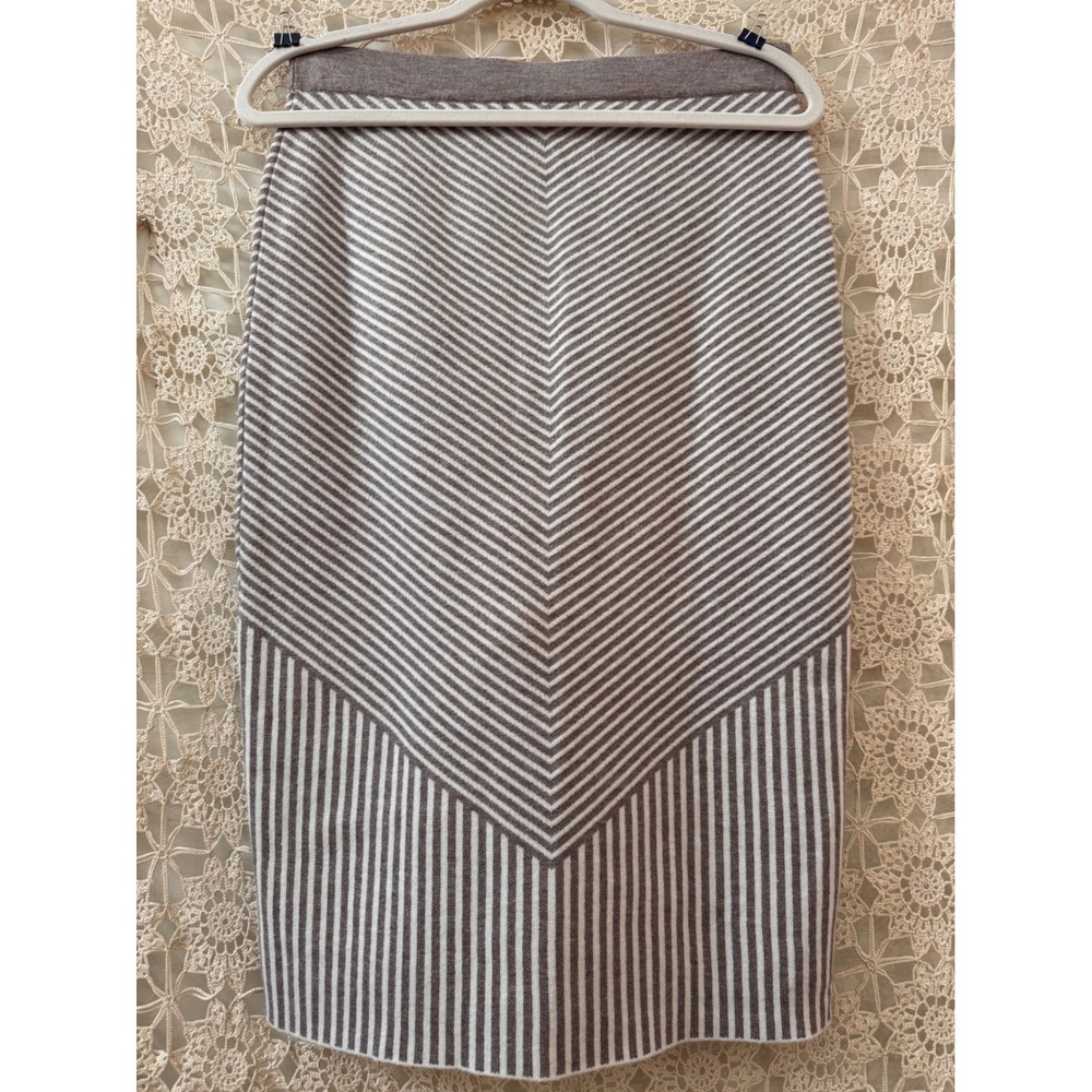 Tahari Knit Skirt Sz Medium Brown White Stripe‎ Chevron Midi - Picture 5 of 10